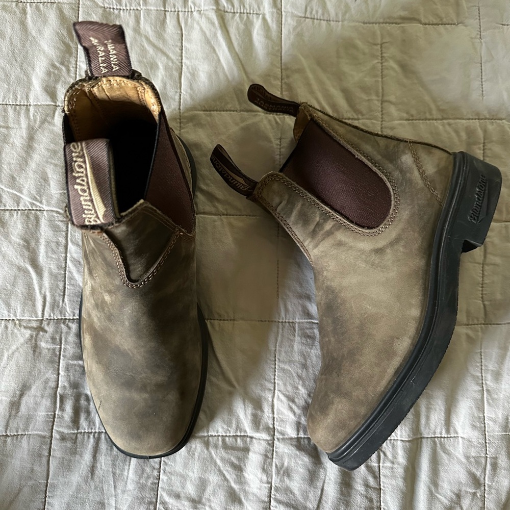 Blundstone 1306 DRESS CHELSEA BOOTS in rustic brown size: men’s 4.5  women’s 6.5